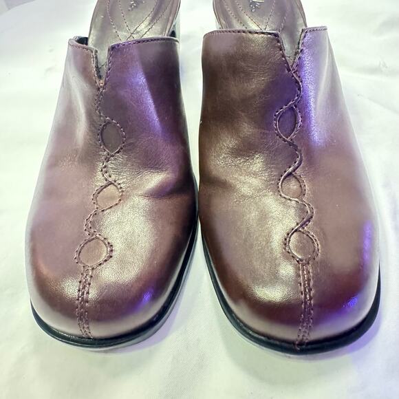 Clarks Brown Mules with Heel and closed toe SZ 7.5 - Picture 9 of 9